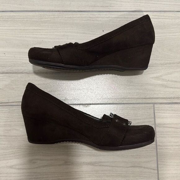 Marc Fischer Brown Wedge Buckle Heel Size 7.5 Women’s - Picture 2 of 7